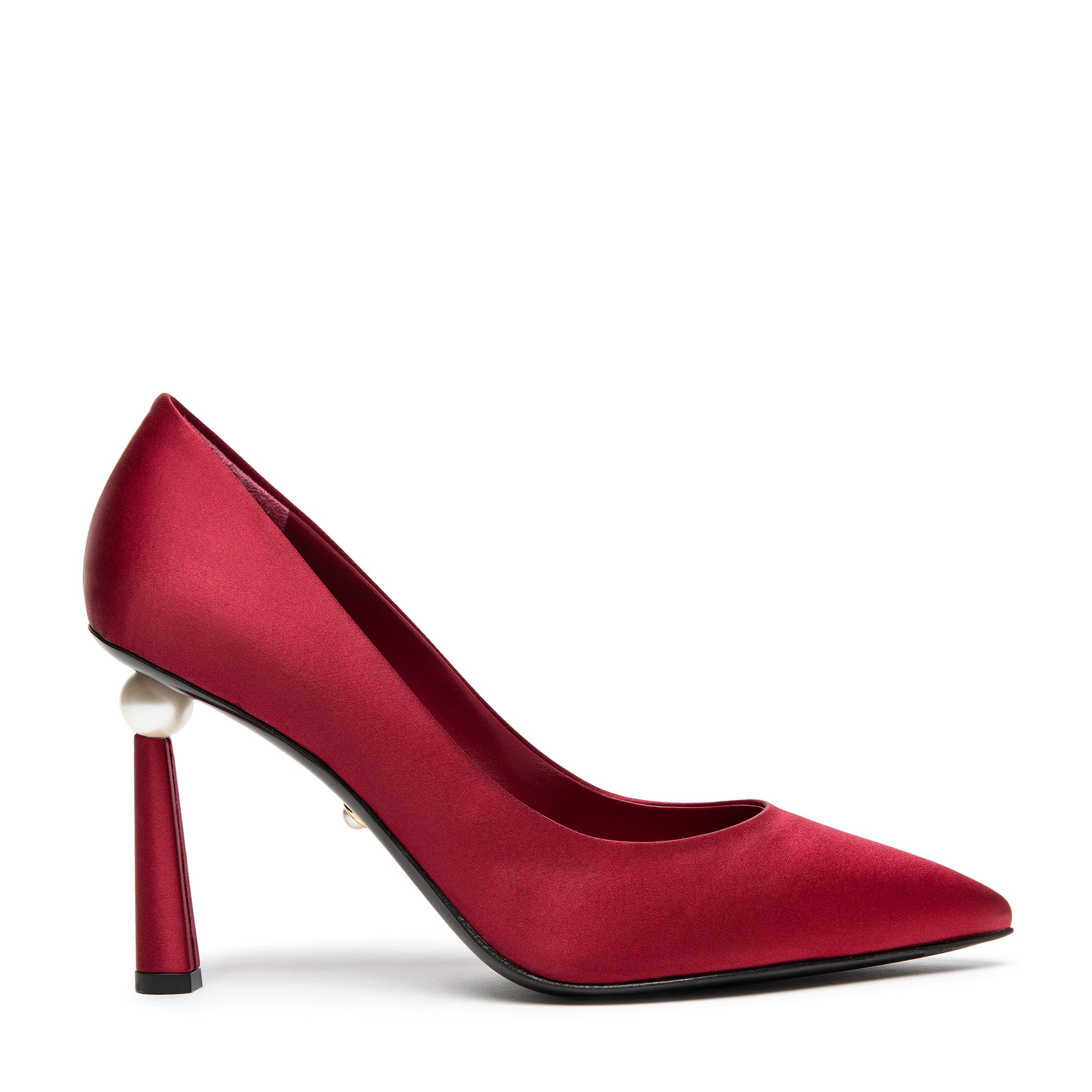 Scarlet red shoes with heel