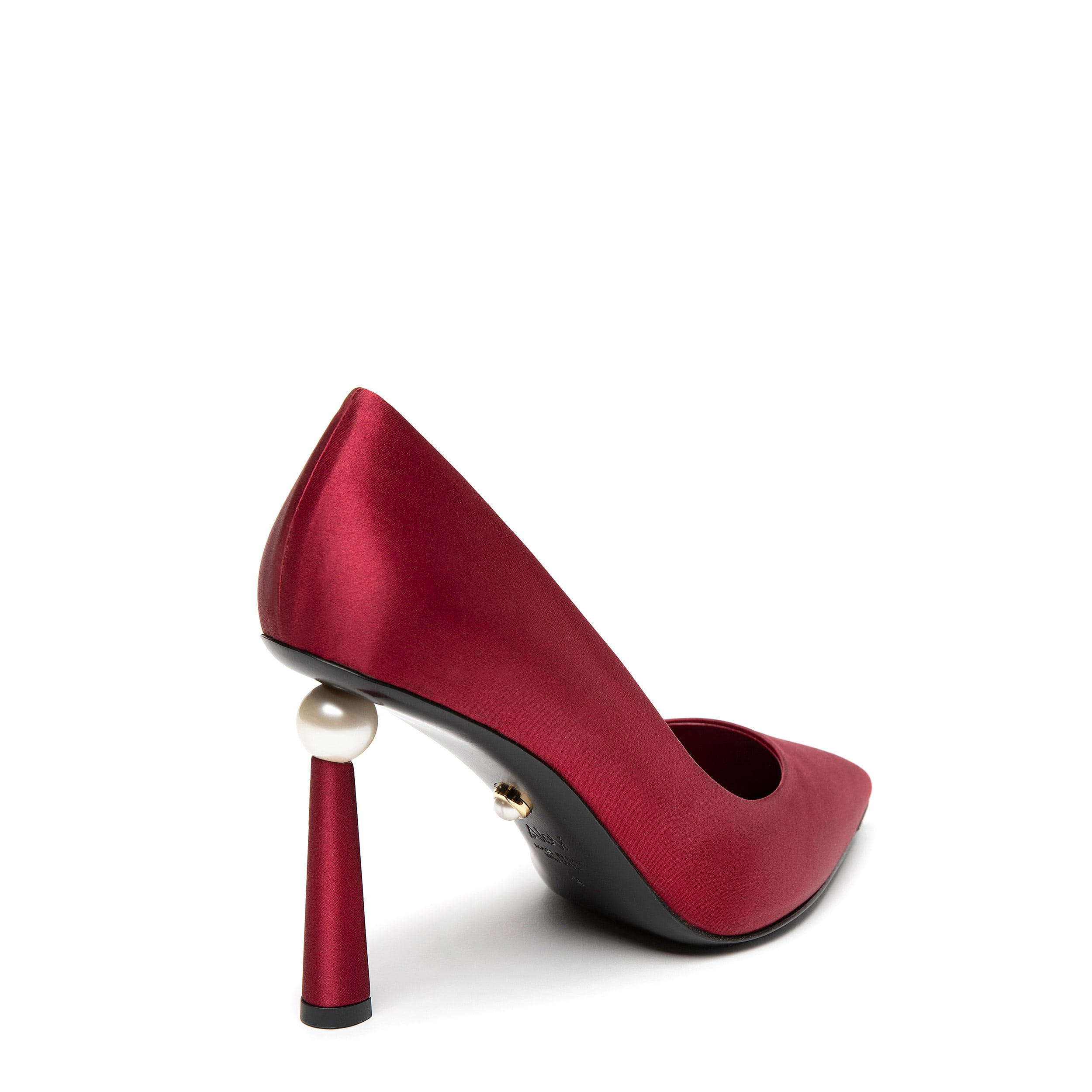woman red shoes in satin from Alevì Milano